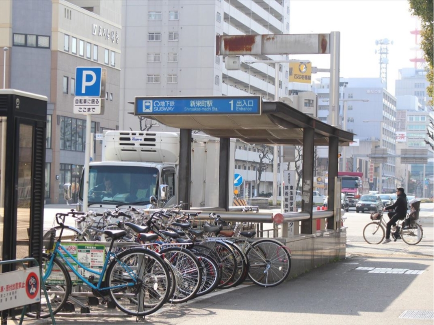 新栄町駅1番出口の写真